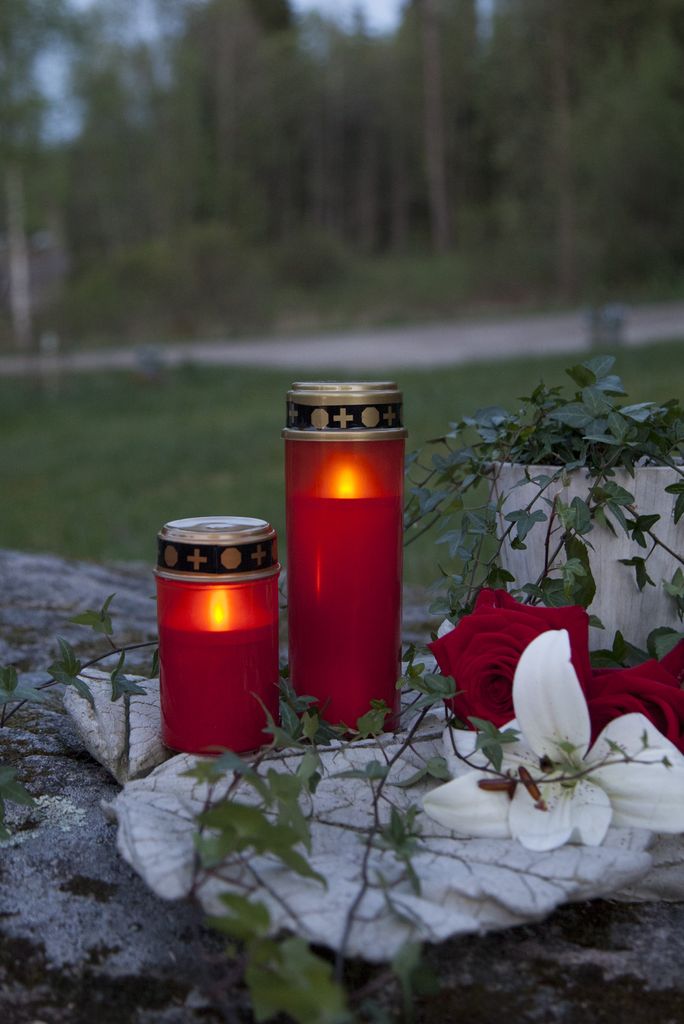 LED GRAVLYS SERENE / RØD / 12 cm / BATTERI / TIMER / UTENDØRS