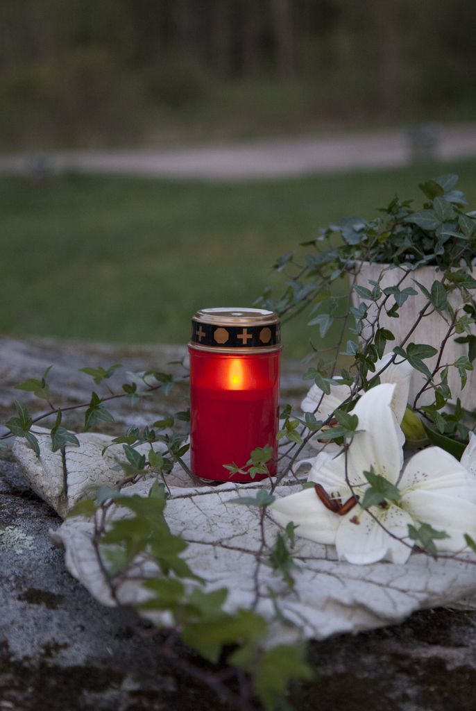 LED GRAVLYS SERENE / RØD / 12 cm / BATTERI / TIMER / UTENDØRS