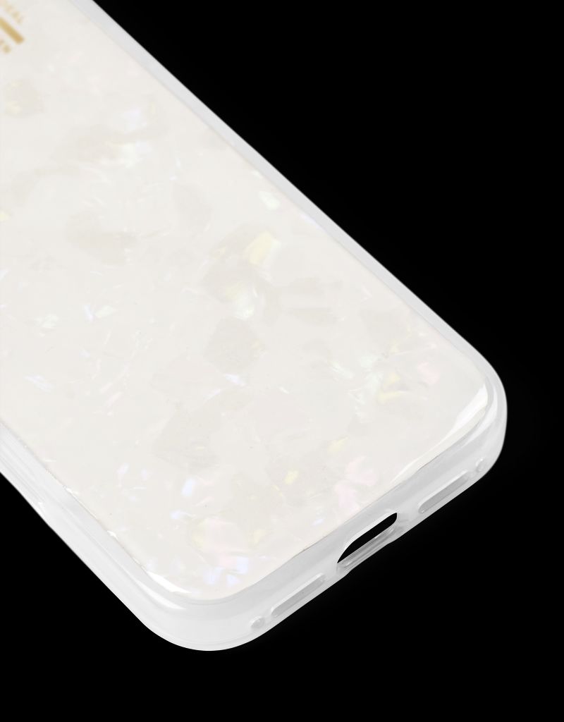 iDeal of Sweden iPhone 17 Pearlised Case - White