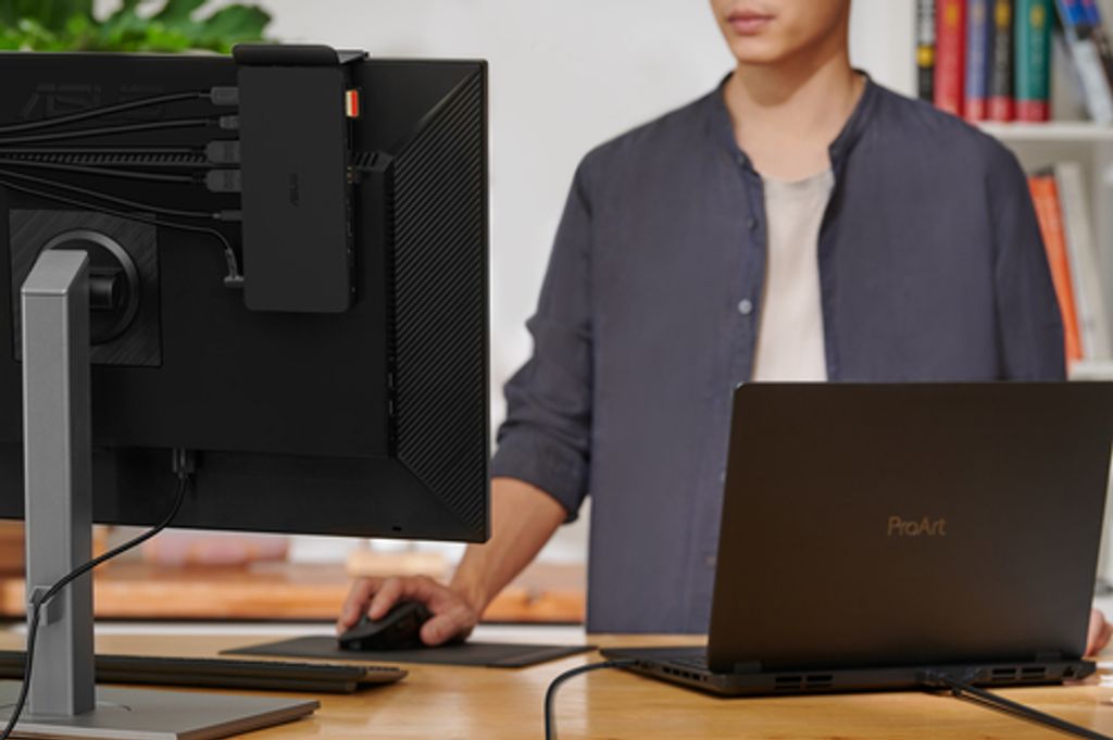 ASUS DC500 Thunderbolt 4 Triple 4K Dokkingstasjon