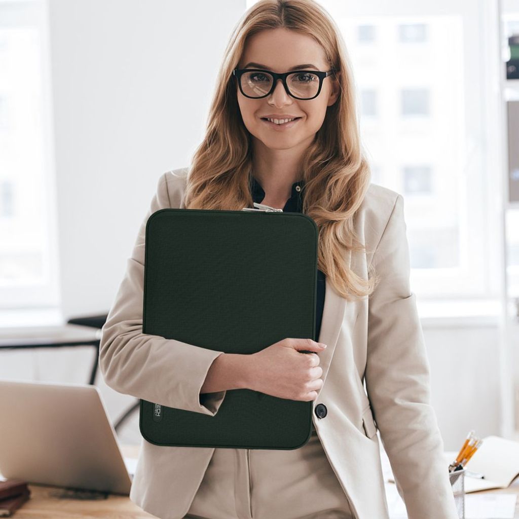 Tech-Protect Sleevy laptop case 15–16" – green
