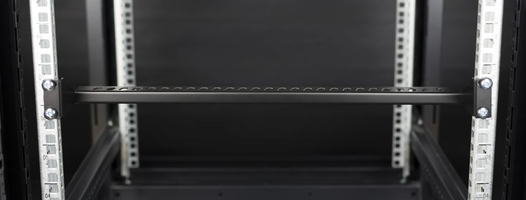 Deltaco kabelstøtte for 19" rackinstallasjon - svart