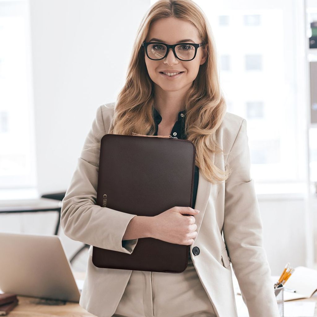 Tech-Protect Fleece laptop sleeve 15-16" – brown