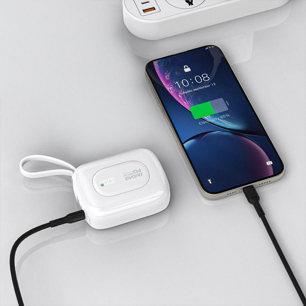 Dudao K32 Powerbank 22.5W 10000 mAh med USB-C/Lightning-kabel – vit