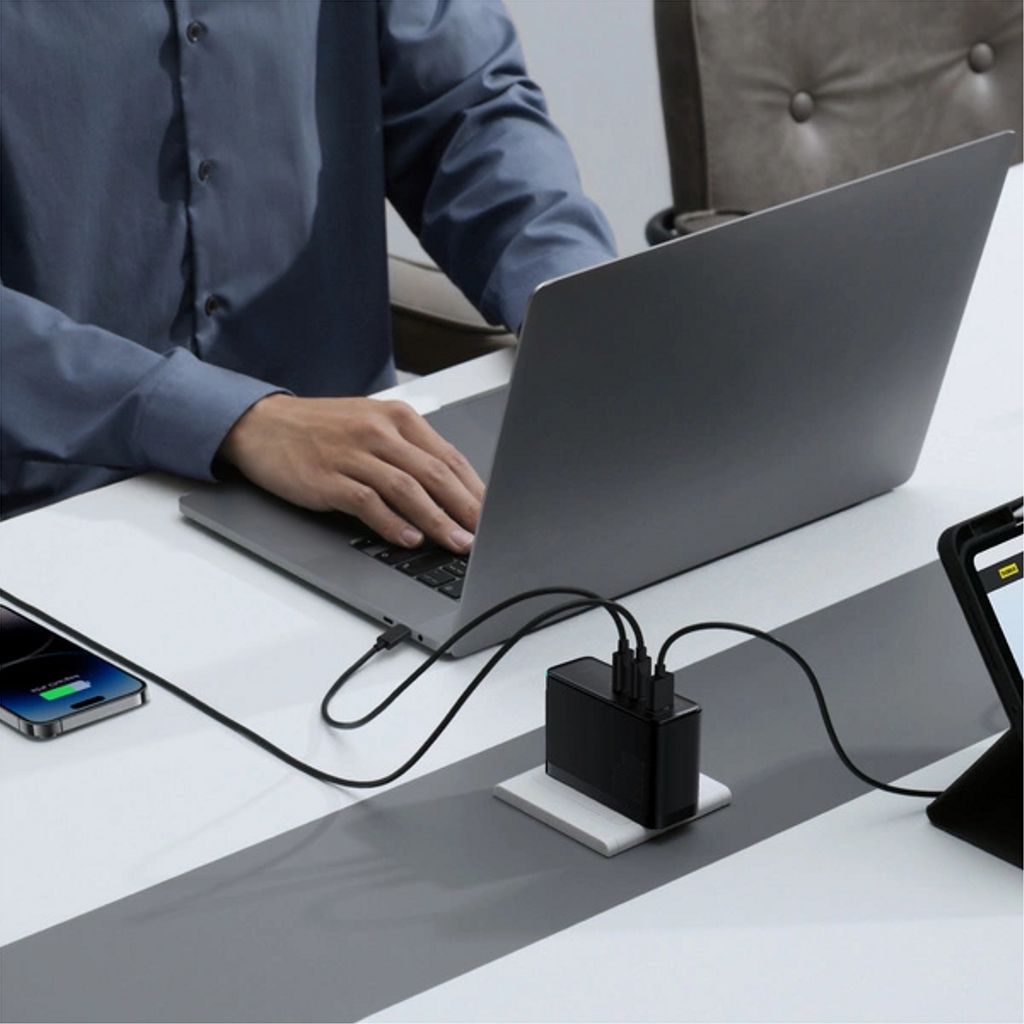 Baseus GaN5 Pro vegglader 2x USB-C, 1x USB-A, 160W + USB-C-kabel, 240W - Svart