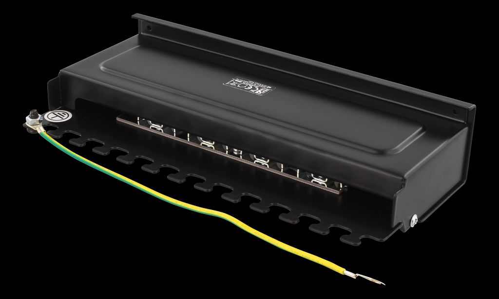 DELTACO Patchpanel PAN-211 - 8x RJ45, Cat6a, Veggmonterbar - Svart