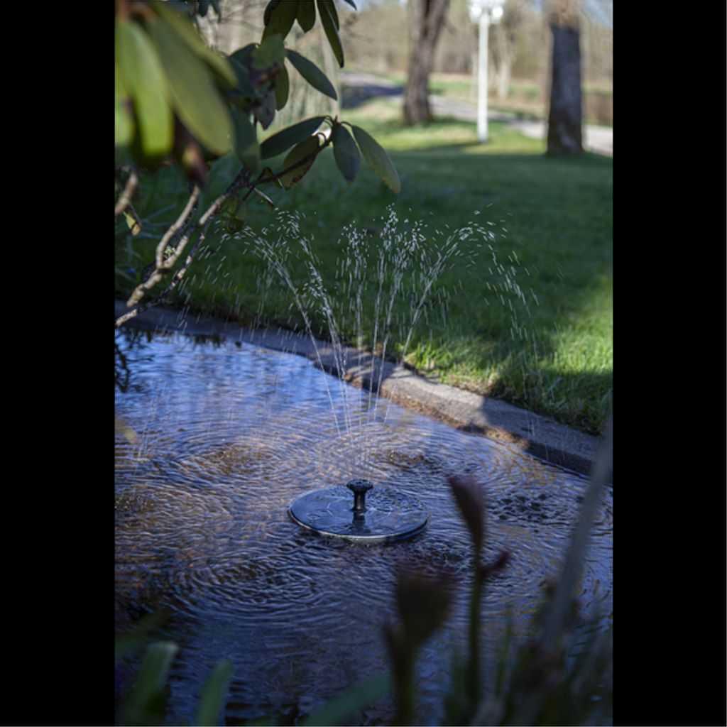 Star Trading solcelledrevet dekorationsfontæne – sort