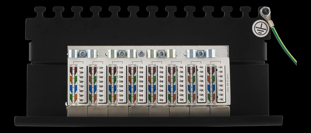 DELTACO Patchpanel PAN-211 - 8x RJ45, Cat6a, Veggmonterbar - Svart