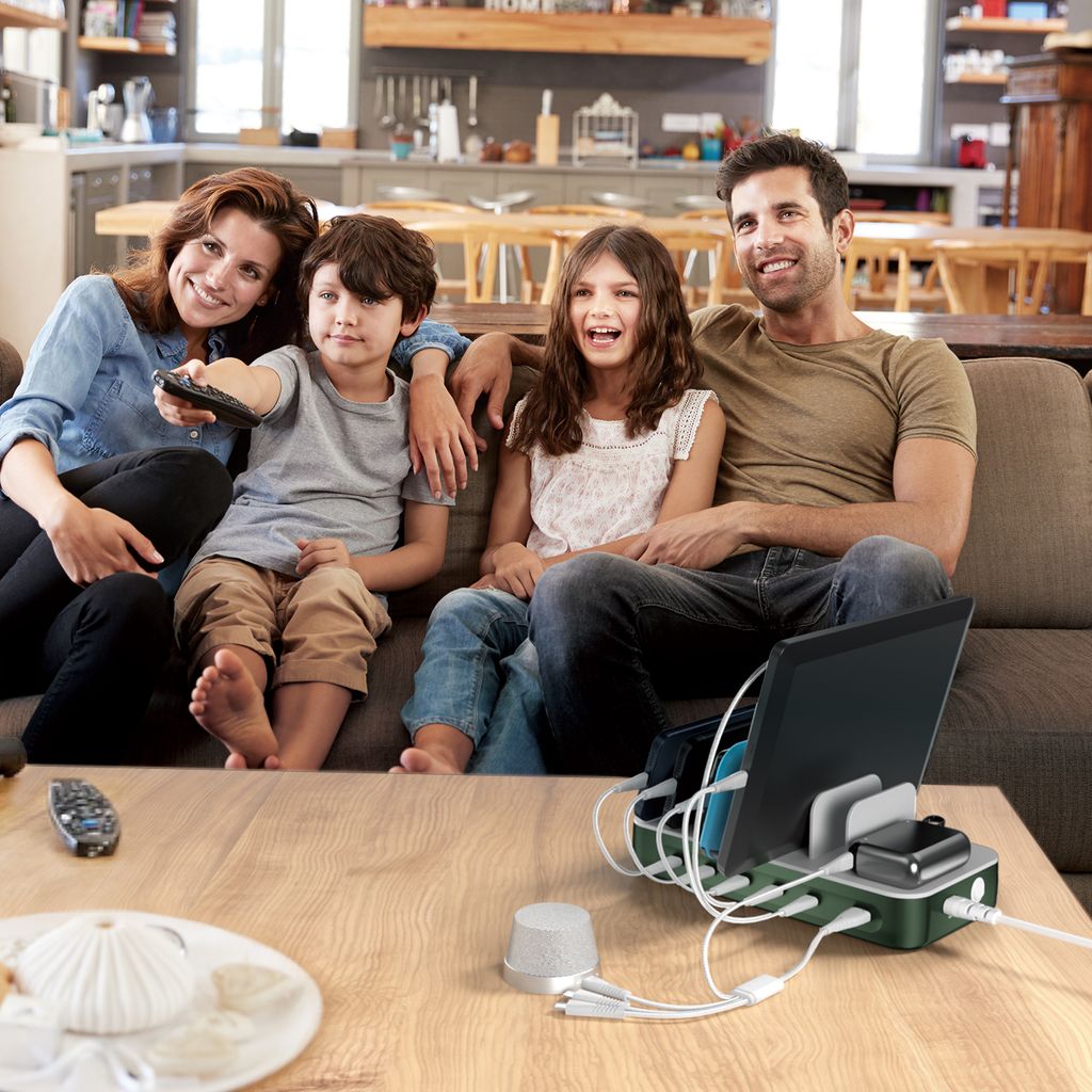 4smarts Team Ladestasjon 100 W – 5 USB-C + 1 USB-A med 6 kabler – Grønn