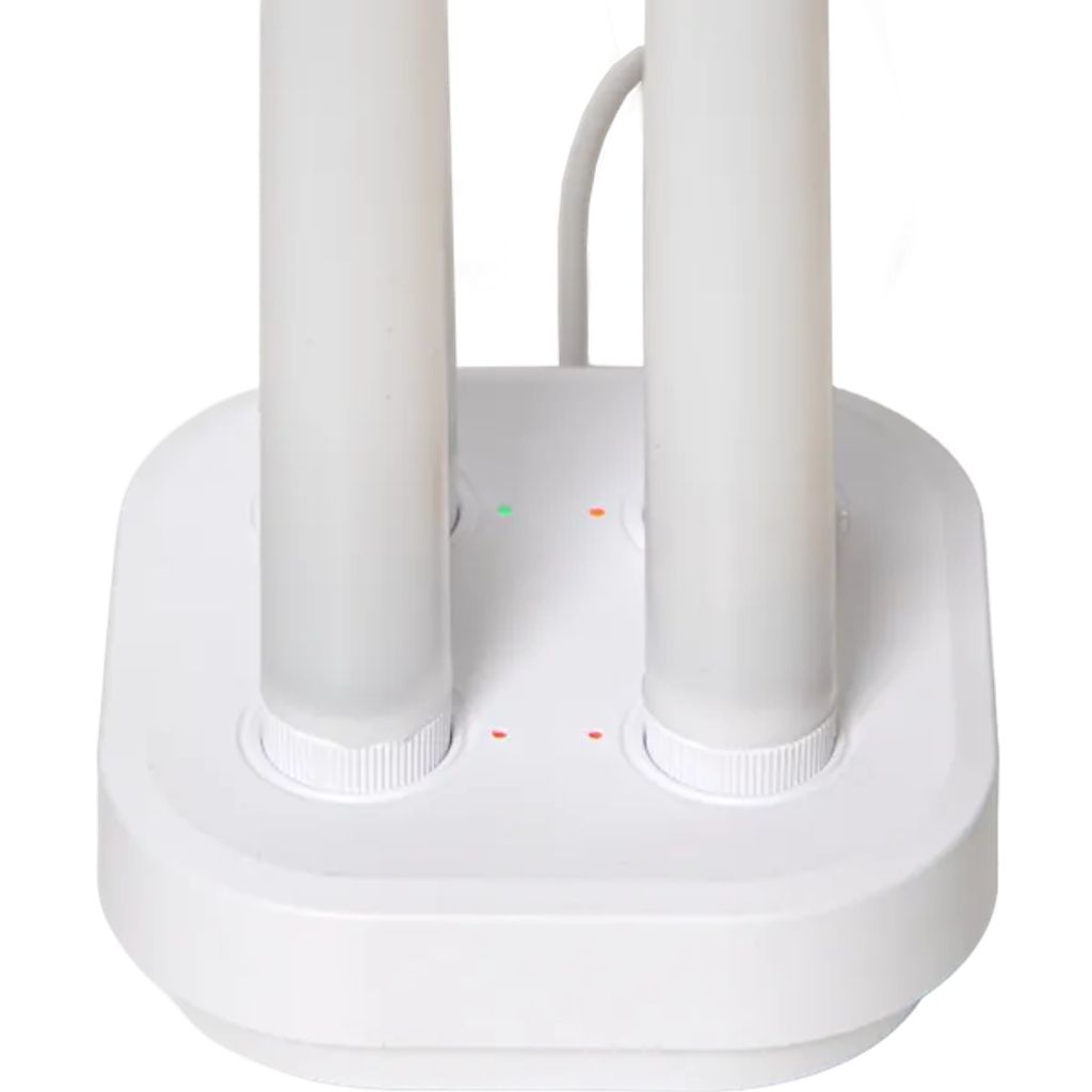 Star Trading Flamme Charge LED-Antikkerze, 4er-Pack mit Ladeplatte – Weiß