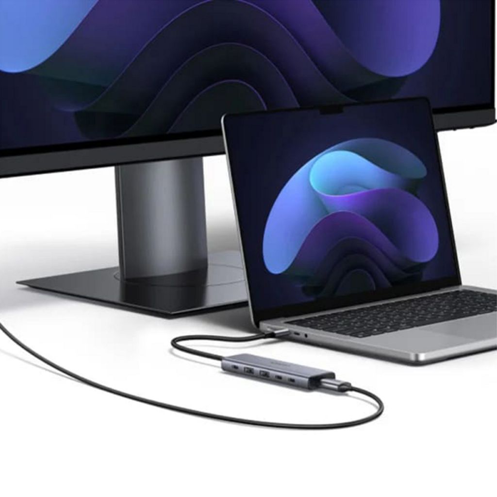 Ugreen CM511 USB-C-keskitin 6in1 2x USB 3.2, 3x USB-C, 1x DisplayPort - Harmaa