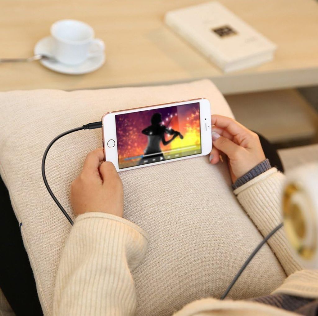 SiGN Lightning - Aux 3,5 mm äänikaapeli, 1 m - musta