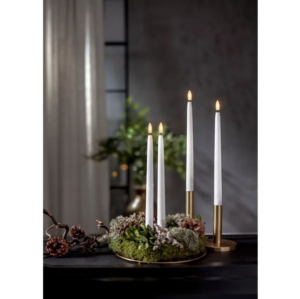 Star Trading Flamme Charge LED-Antikkerze, 4er-Pack mit Ladeplatte – Weiß