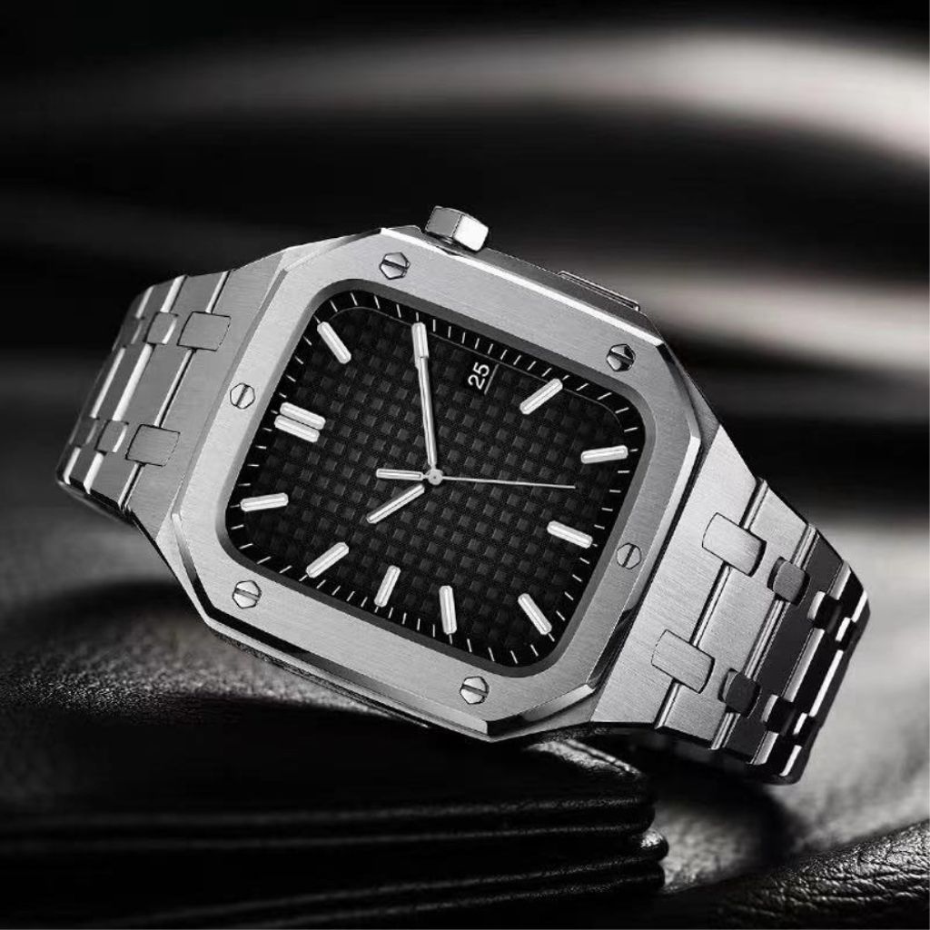 Apple Watch Series 8 / 7 45mm Klockarmband med Skal - Silver