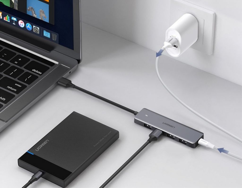 UGREEN CM219 USB-A-keskitin 4x USB-A 3.0 / 1x USB-C -liitännälle - Harmaa