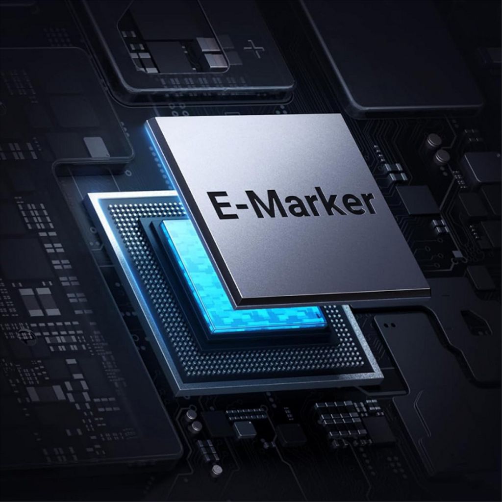 UGREEN 65866 USB-C till USB-C-kabel med Display, 240W – Grå