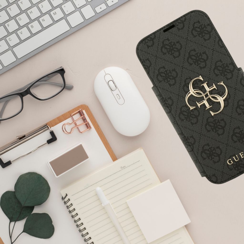 Guess 4G Metal Logo -kotelo  iPhone 18 Pro Max/17 Pro Max:lle - Musta