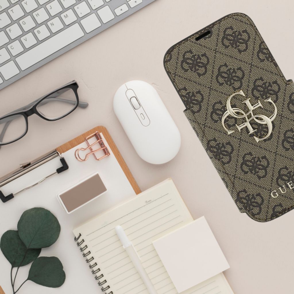 Guess 4G Metal Logo -kotelo iPhone 18 Pro Max/17 Pro Max:lle - Ruskea