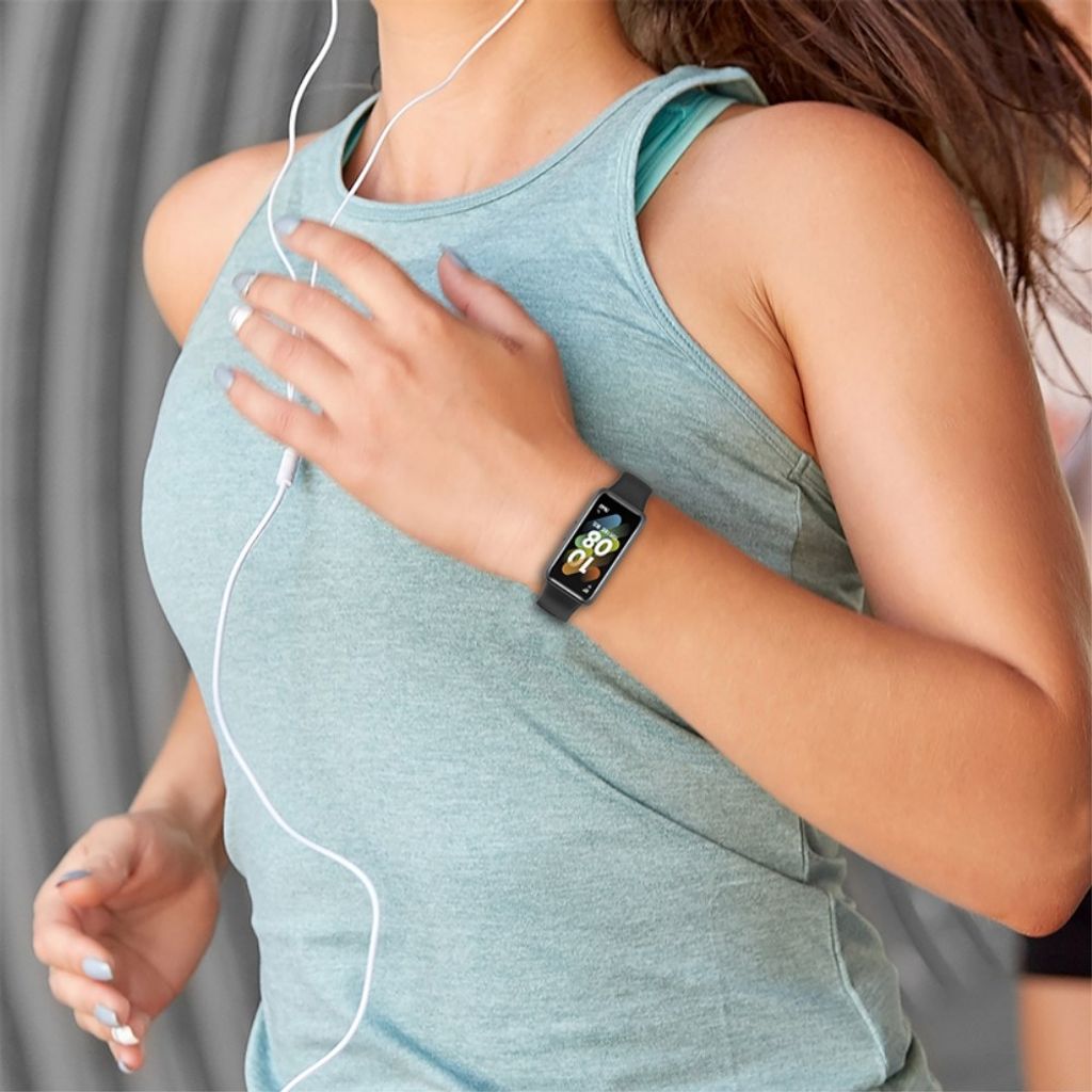 Huawei Band 7 -kellonranneke silikonilla – musta
