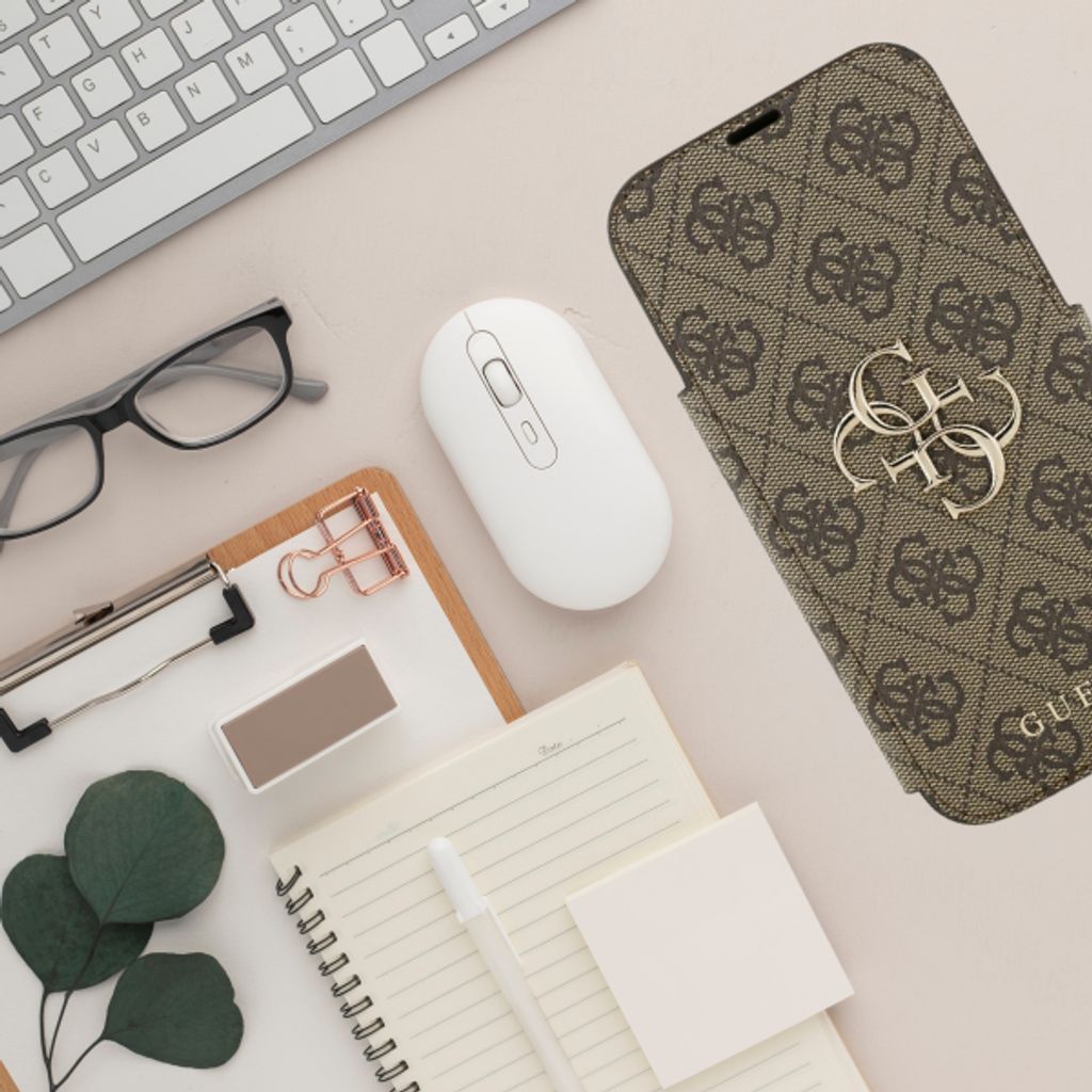 Guess 4G Metal Logo -kotelo iPhone 18 Pro/17 Pro:lle - Ruskea