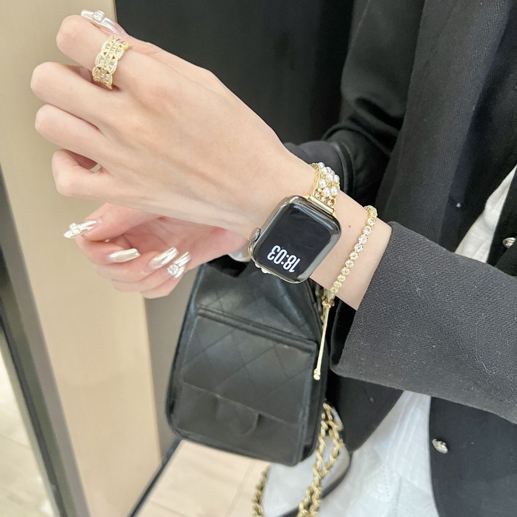 Apple Watch 42/44/46/49mm Urrem med perle- og krystaldesign - Guld