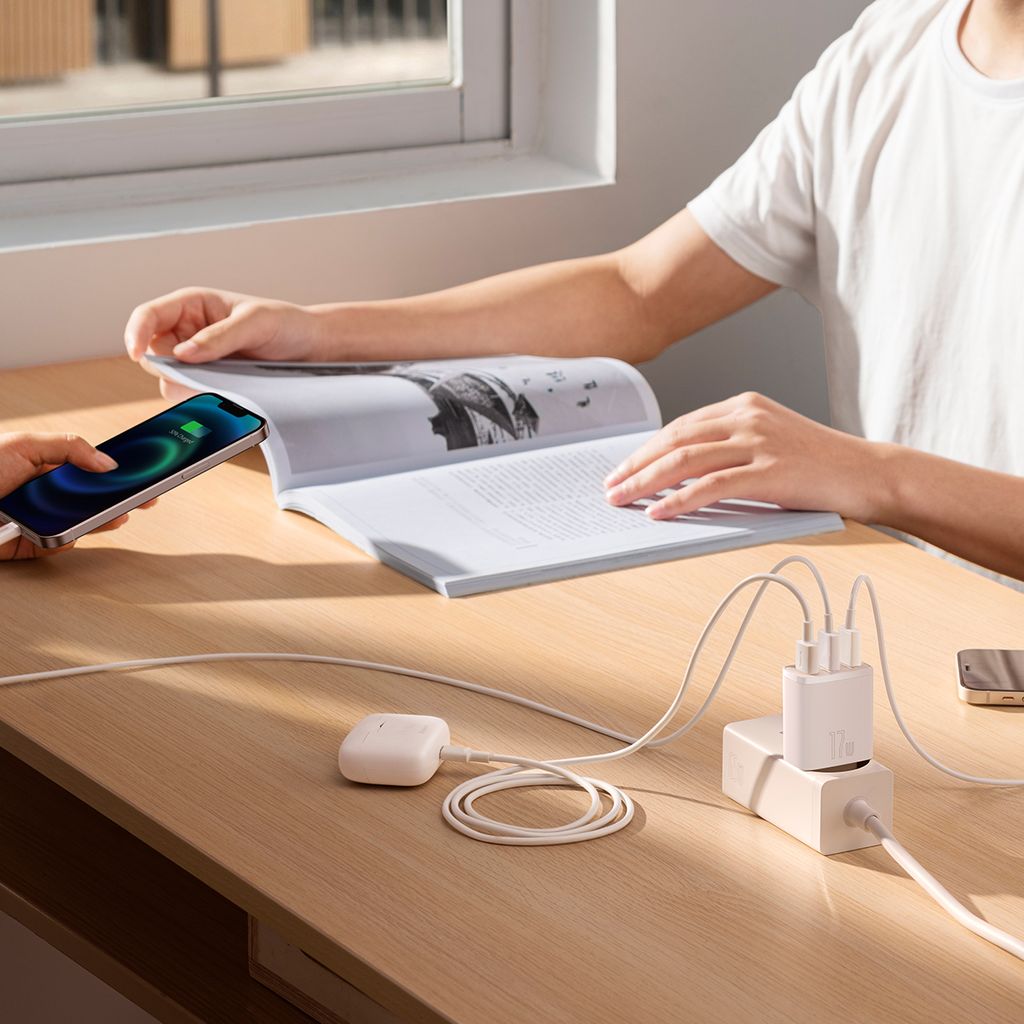 Baseus Compact charger 3x USB 17W vit