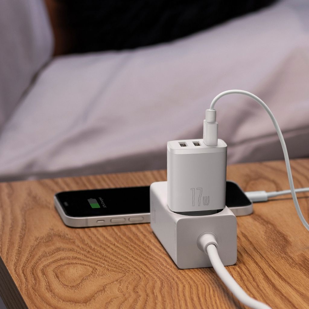 Baseus Compact charger 3x USB 17W vit