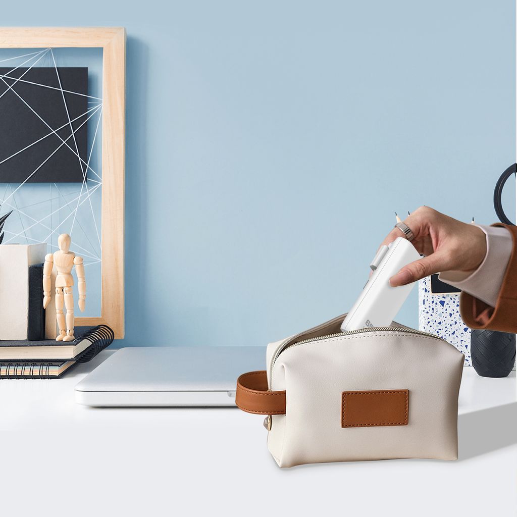 SiGN sammenleggbar ultratynn 65W GaN-lader – USB-C- og Lightning-kabler 2m, hvit