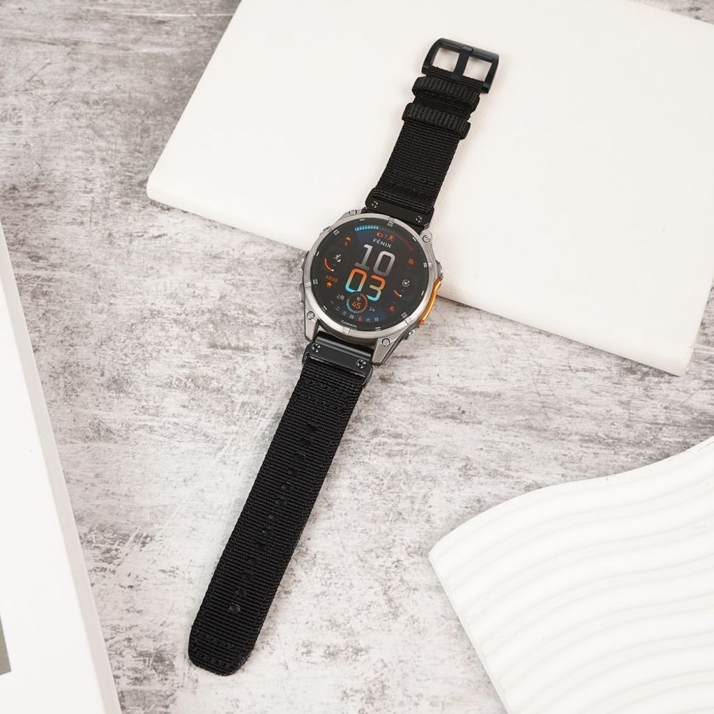 Garmin Fenix 8 43mm osv. Urrem i nylon - Sort
