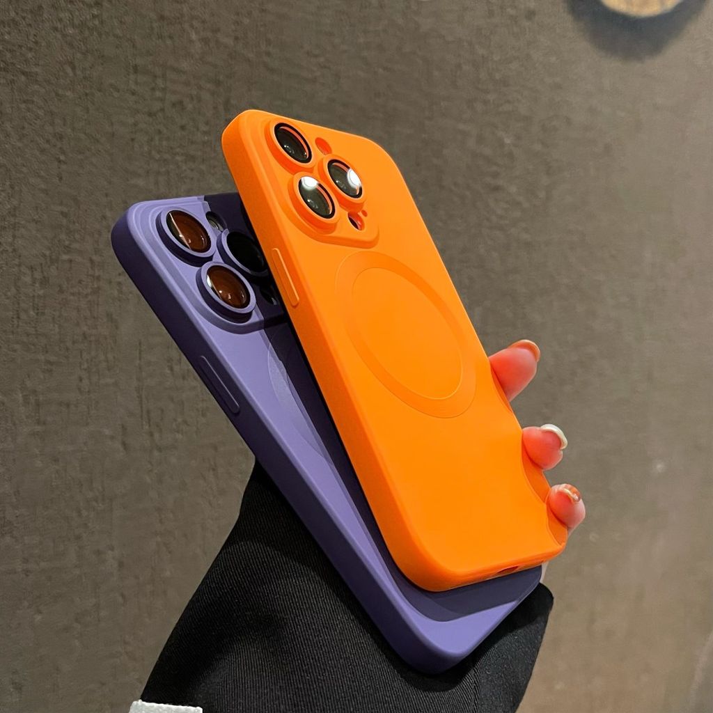 iPhone 15 Pro MagSafe-yhteensopiva Liquid Silicone Kuori + Linssinsuoja - Tumma violetti