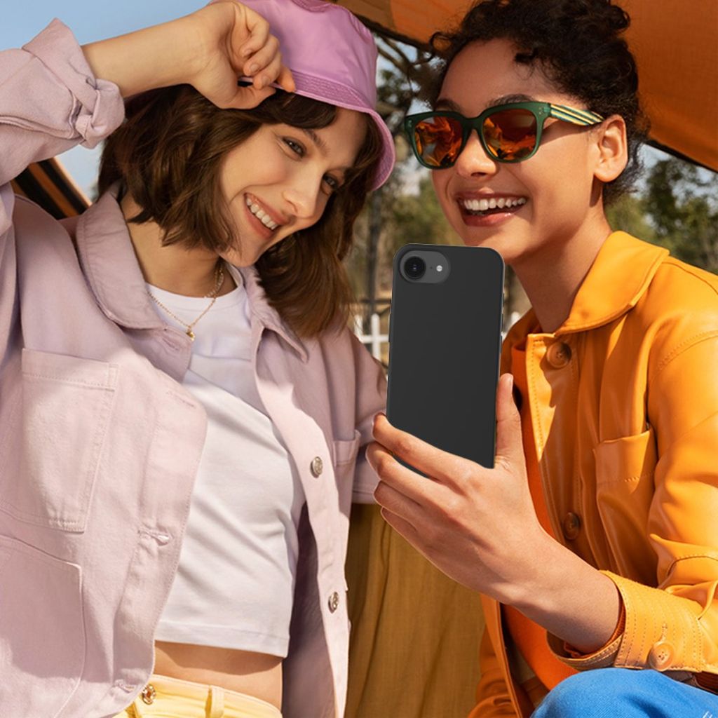 iPhone 17e/16e silikonikuori - musta