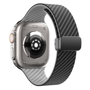Apple Watch 49 / 46 / 44 / 42mm kellonranneke hiilikuitukuvioinnilla - Musta/harmaa