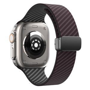 Apple Watch 49 / 46 / 44 / 42mm Klockarmband kolfibertextur - Mörkbrun/Svart