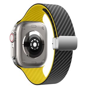 Apple Watch 42 / 41/ 40 / 38mm Klockarmband kolfibertextur - Svart/Gul