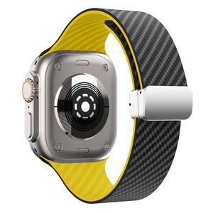Apple Watch 49 / 46 / 44 / 42mm Klockarmband kolfibertextur - Svart/Gul