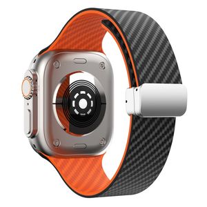Apple Watch 49 / 46 / 44 / 42mm Klockarmband kolfibertextur - Svart/Orange