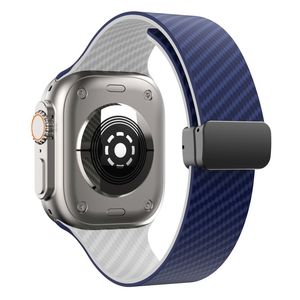 Apple Watch 49 / 46 / 44 / 42mm kellonranneke hiilikuitukuvioinnilla - Sininen/valkoinen