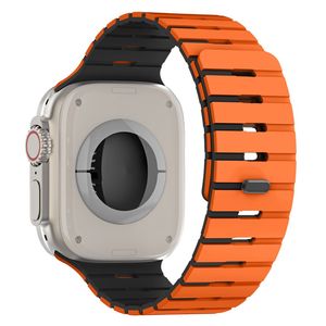 Apple Watch 49/46/44/42mm Kaksivärinen silikoni kellonranneke - Oranssi/Musta