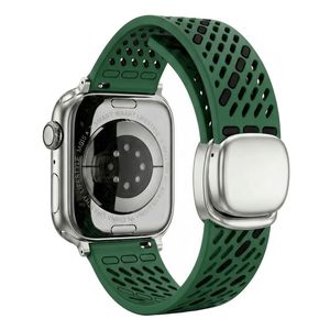 Apple Watch 49 / 46 / 44 / 42mm Silikoninen kellonranneke - Armeijan vihreä/musta