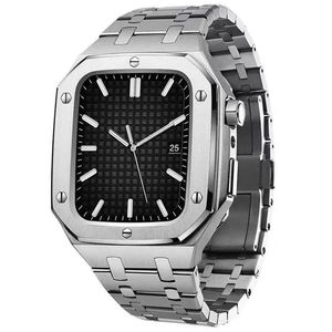 Apple Watch Series 8 / 7 45mm Klockarmband med Skal - Silver