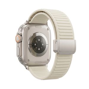 Apple Watch 49/46/44/42mm Silikoni kelloranneke magneettisella sulkemisella - Valkoinen