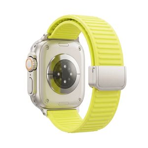 Apple Watch 49/46/44/42mm Silikoni kelloranneke magneettisella sulkemisella - Neonvihreä