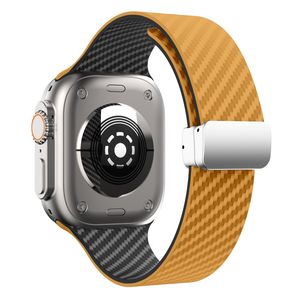 Apple Watch 49 / 46 / 44 / 42mm Klockarmband kolfibertextur - Ljusbrun/Svart