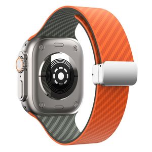 Apple Watch 49 / 46 / 44 / 42mm Klockarmband kolfibertextur - Orange/Grön