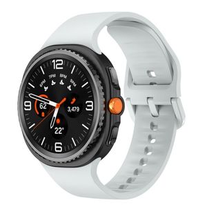 Samsung Galaxy Watch8/Watch8 Classic -kellon silikoniranneke – vaaleanharmaa