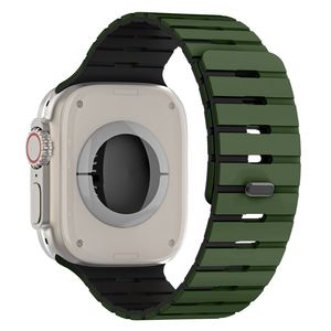 Apple Watch 49/46/44/42mm Kaksivärinen silikoni kellonranneke - Armeijan vihreä/musta