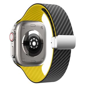 Apple Watch 42 / 41/ 40 / 38mm Klockarmband kolfibertextur - Svart/Gul