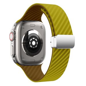 Apple Watch 42 / 41/ 40 / 38mm Klockarmband kolfibertextur - Gul/Brun